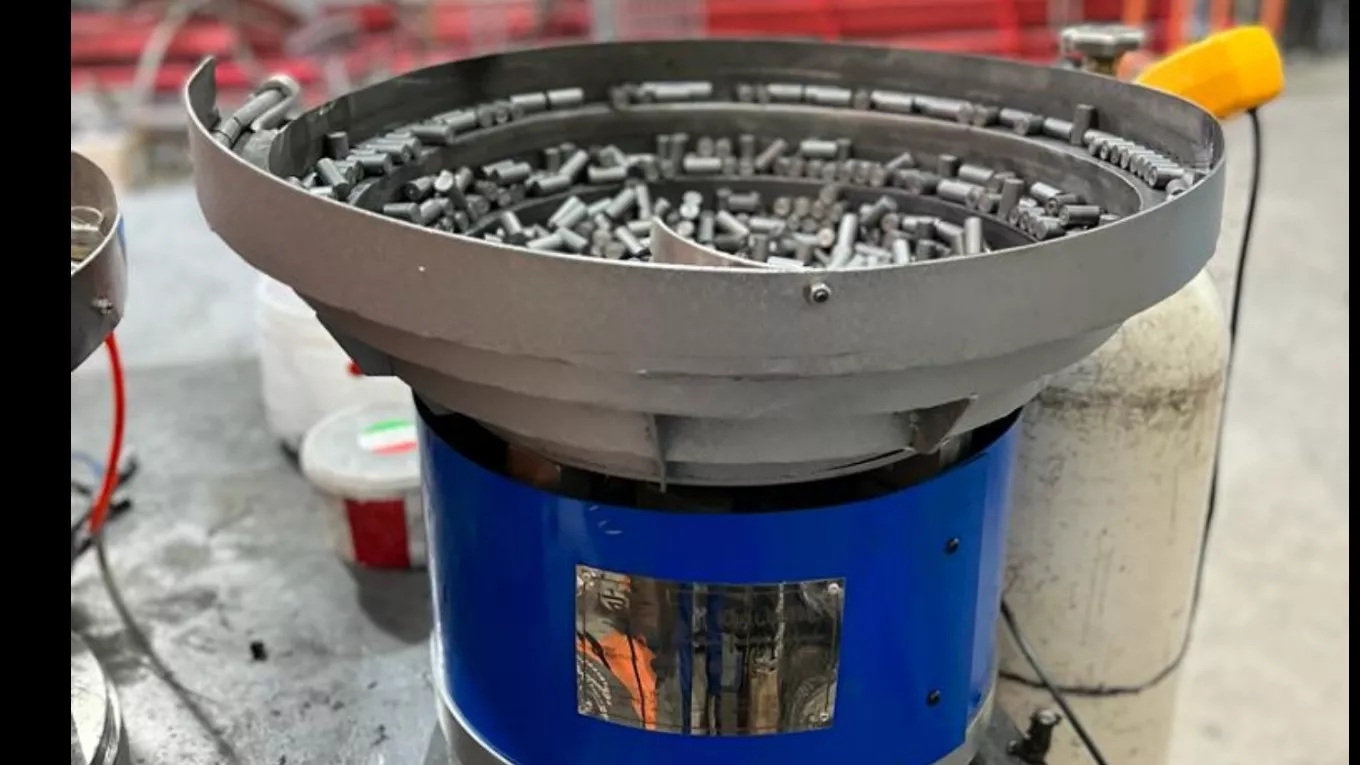 What is a vibrating bowl feeder?